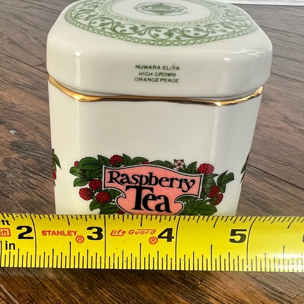Mlesna Porcelain Raspberry Tea Jar - Picture 6 of 7